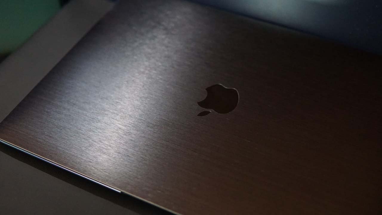 Wraplusのスキンシールを貼ったM1 MacBook Air
